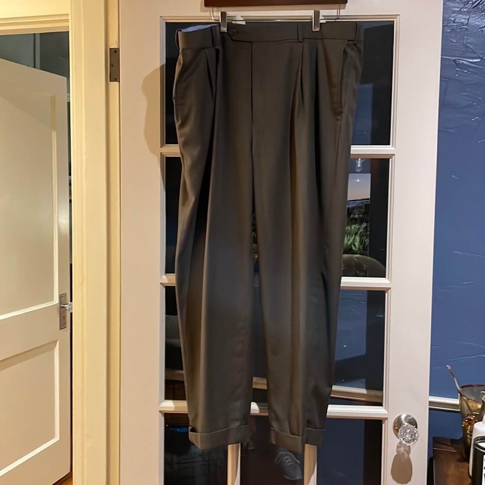 Roundtree & Yorke TravelSmart Pleated Dress Pants, Size 42 x 29, Grayish Brown